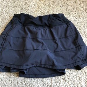 lulu lemon size 4 skirt great condition